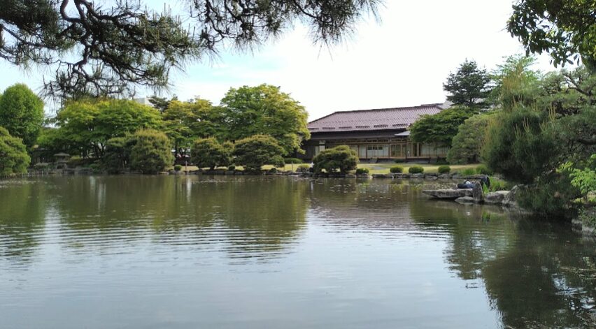 盛岡市中央公民館・旧南部氏別邸庭園