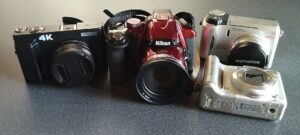 旅行や日常で使ってきたカメラ4台。ニコンの高倍率ズーム機や格安4Kコンパクト機など